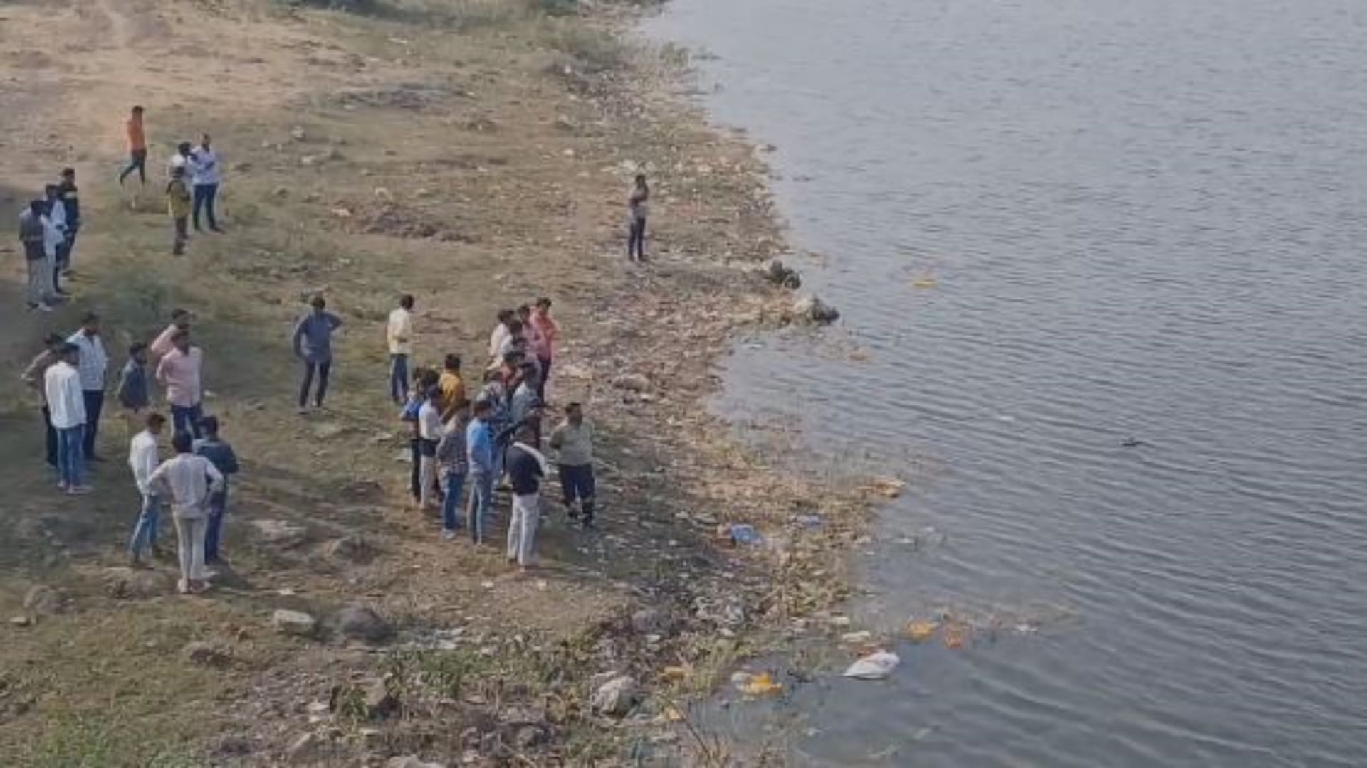 घटना स्थल पर मौजूद लोग