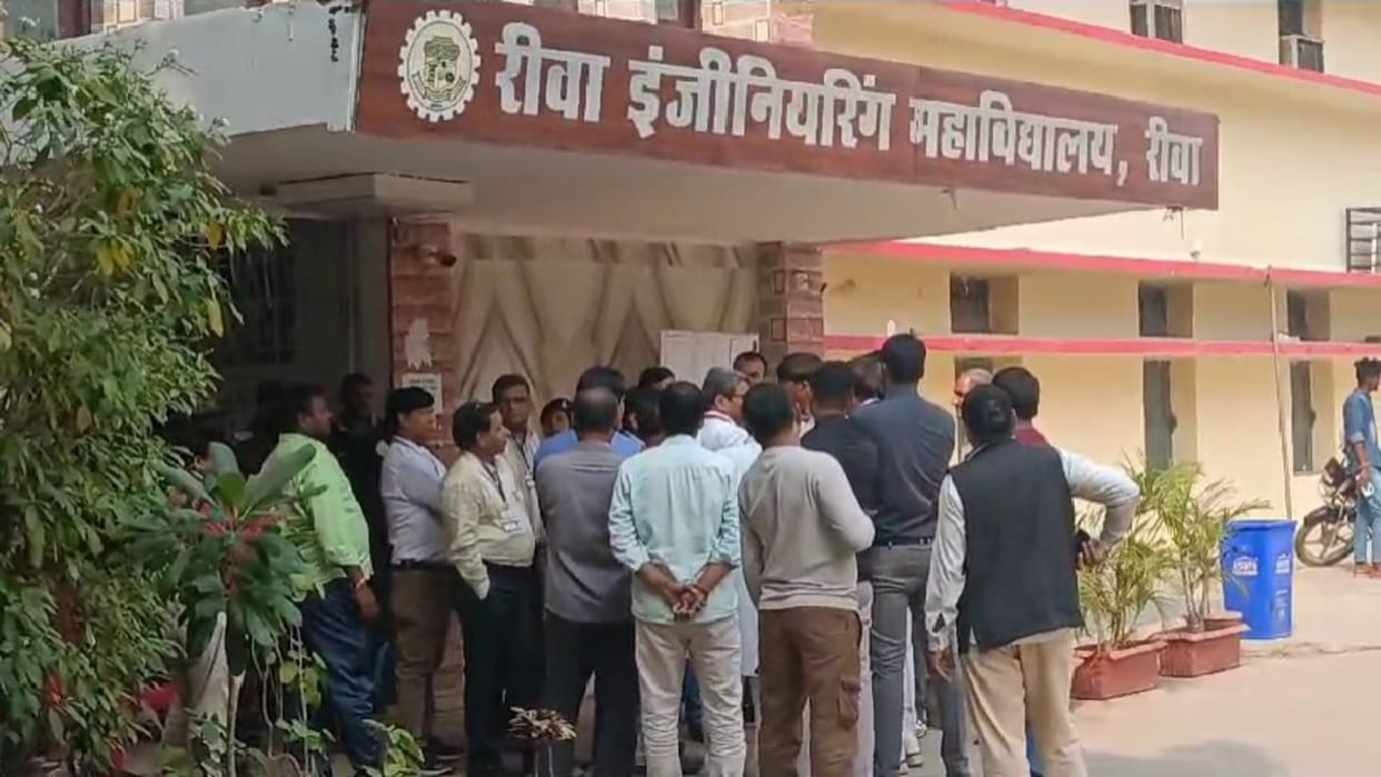 Screen switched off outside strong room in Rewa; Congress says Officers killing career by becoming BJP agents