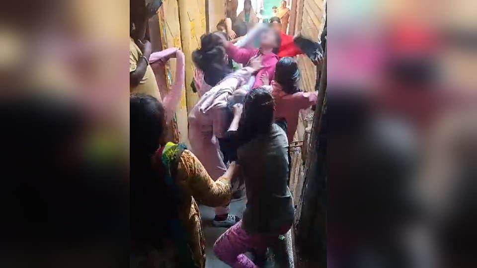 Haridwar News Girls Two Group Fight in Public Places Colony Video Viral