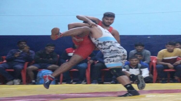 Aligarh News: मेरठ और अलीगढ़ के पहलवानों का रहा दबदबा, दिखाए दांव पेंच