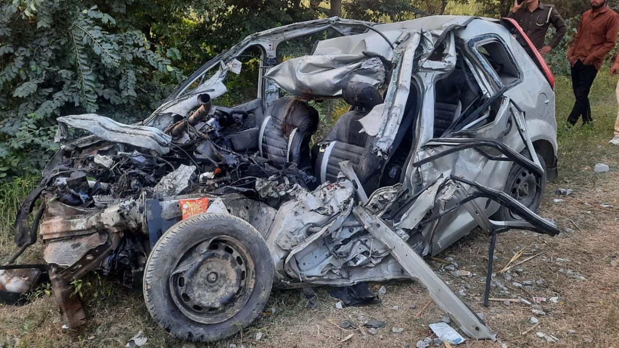 Four died in an accident in Khairabad in Sitapur.