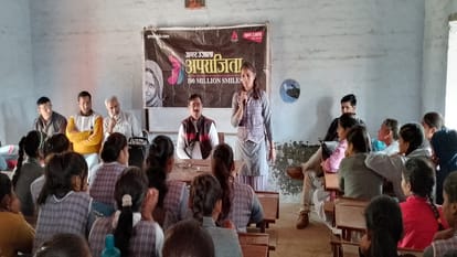Aparajita 100 Million Smiles: कुरसंडा कॉलेज में हुई संगोष्ठी, नारी उत्थान की ली शपथ Seminar in Kursanda College under Aparajita 100 Million Smiles