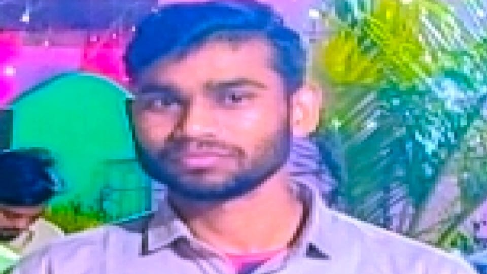 man committed suicide after her wife did not come from her parents home in Bareilly