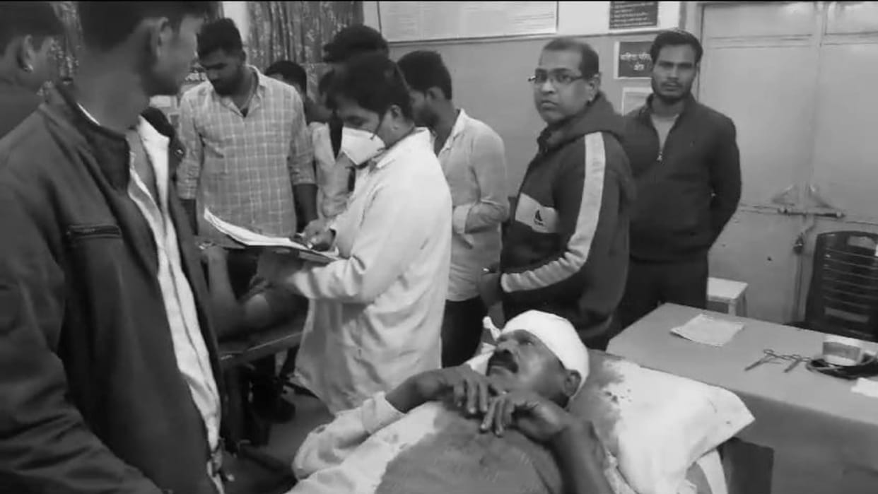 Damoh News: Two parties clashed over a dispute of five thousand rupees, four injured in knife and stick attack