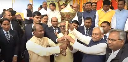 Bihar News : मुख्यमंत्री ने उठाया गदा, लगे नारे- देश का नेता कैसा हो, नीतीश कुमार जैसा हो... चुप भी नहीं कराया Slogans raised for Bihar CM Nitish Kumar to lead opposition alliance at rajgir jarasandha akhara
