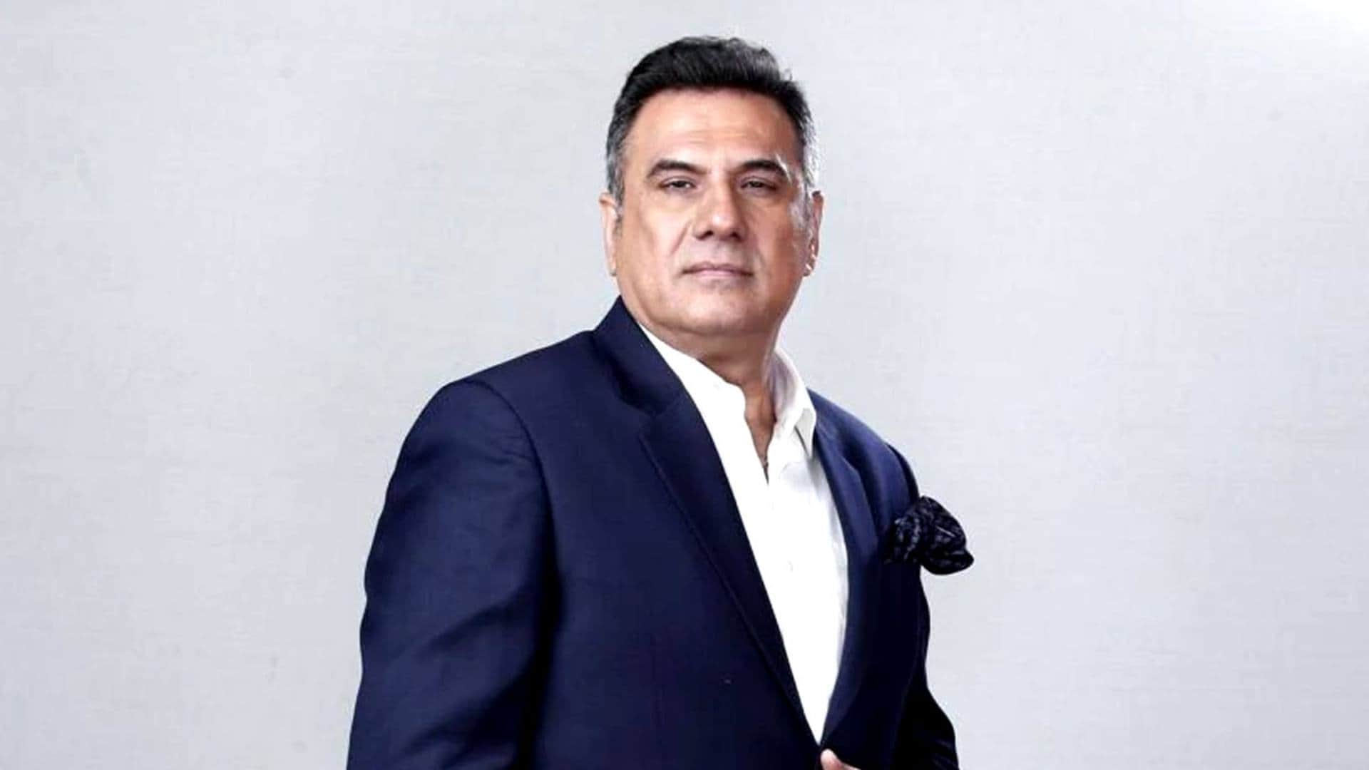 Bollywood Actors Who Worked as Waiter  Akshay Kumar Randeep Hooda Ranveer Singh Boman Irani