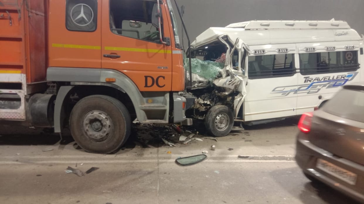 Bilaspur News: Traveller and Temp accident in Bilaspur one killed