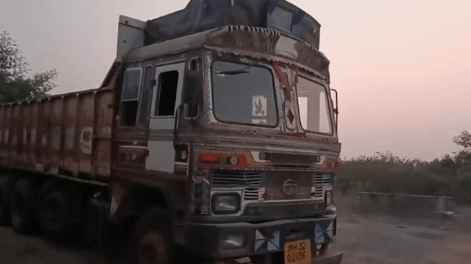 truck hit school students in Gariaband