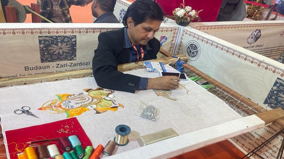 Artists are spreading colors in the international trade fair