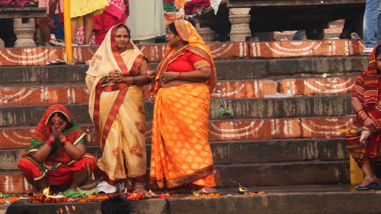 Devuthani Ekadashi: Varanasi devotees took a dip of devotion, Tulsi marriage was held at Ganga Ghat