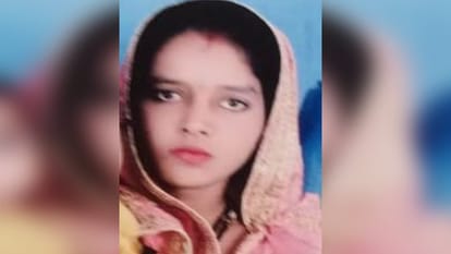 woman dead body found hanging in the house