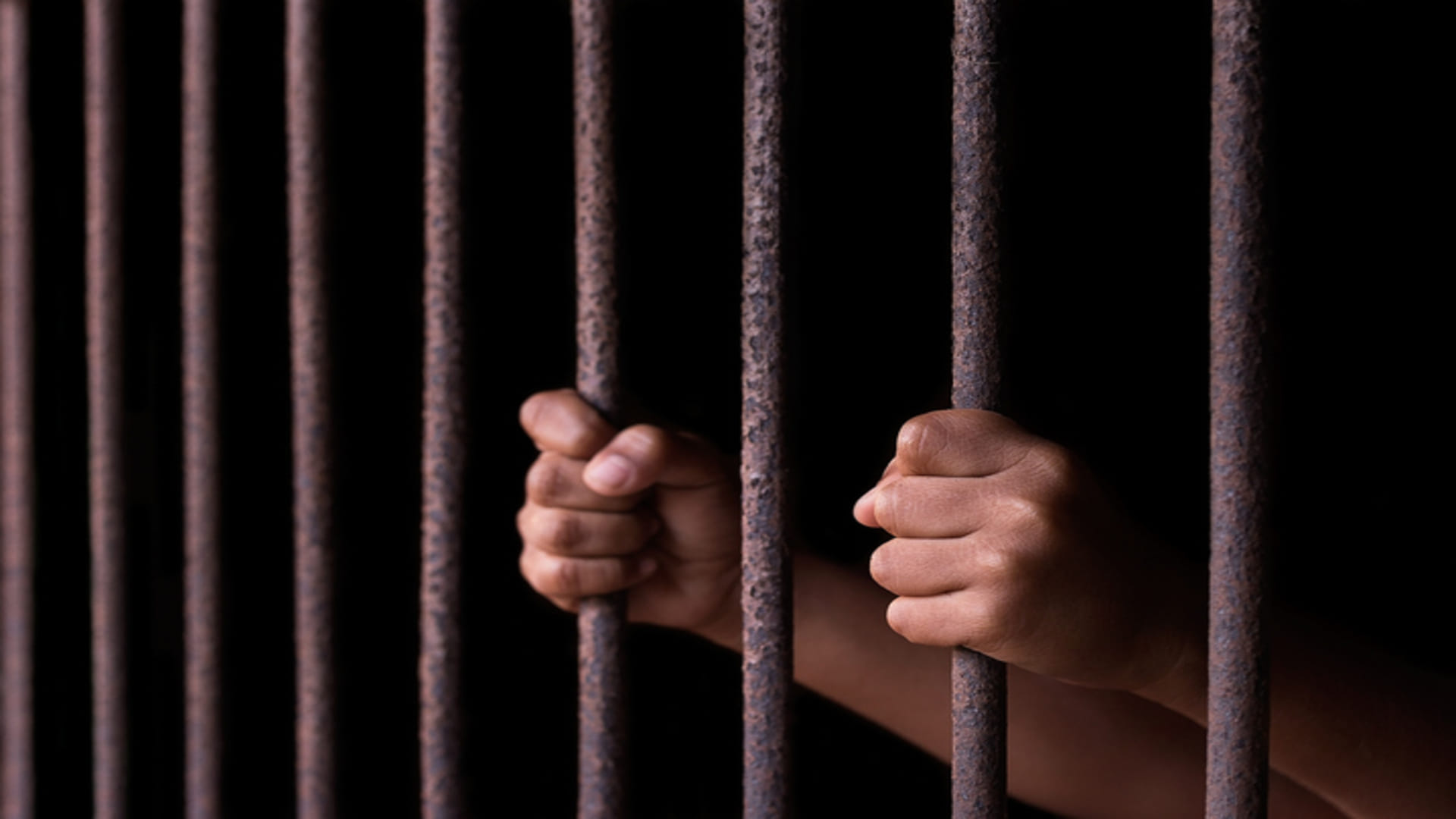 What is the difference between parole and furlough know here in hindi