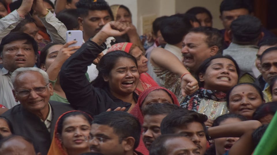 Captain Shubham Gupta last journey Mother became unconscious father proudly saluted his son