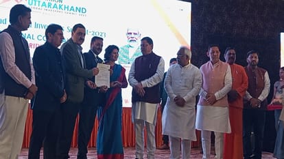 Haridwar: क्षेत्रीय निवेश कॉन्क्लेव में 37820.47 करोड़ का निवेश तय, सीएम ने उद्यमियों को सौंपा अनुबंध पत्र Haridwar News Investment of 37820.47 crore Rupees decided in Regional Investment Conclave