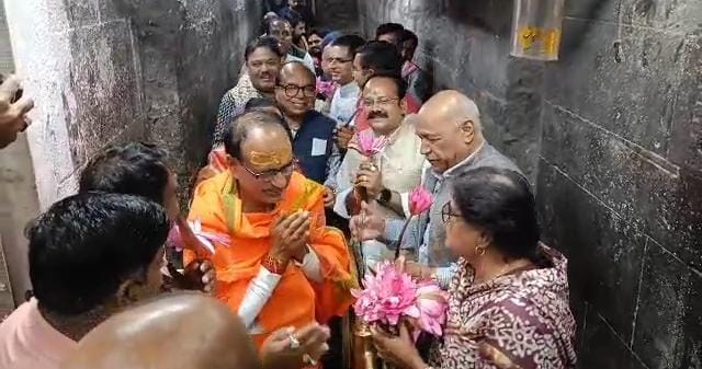 MP Election: Chief Minister Shivraj on religious visit before counting of votes, special worship done