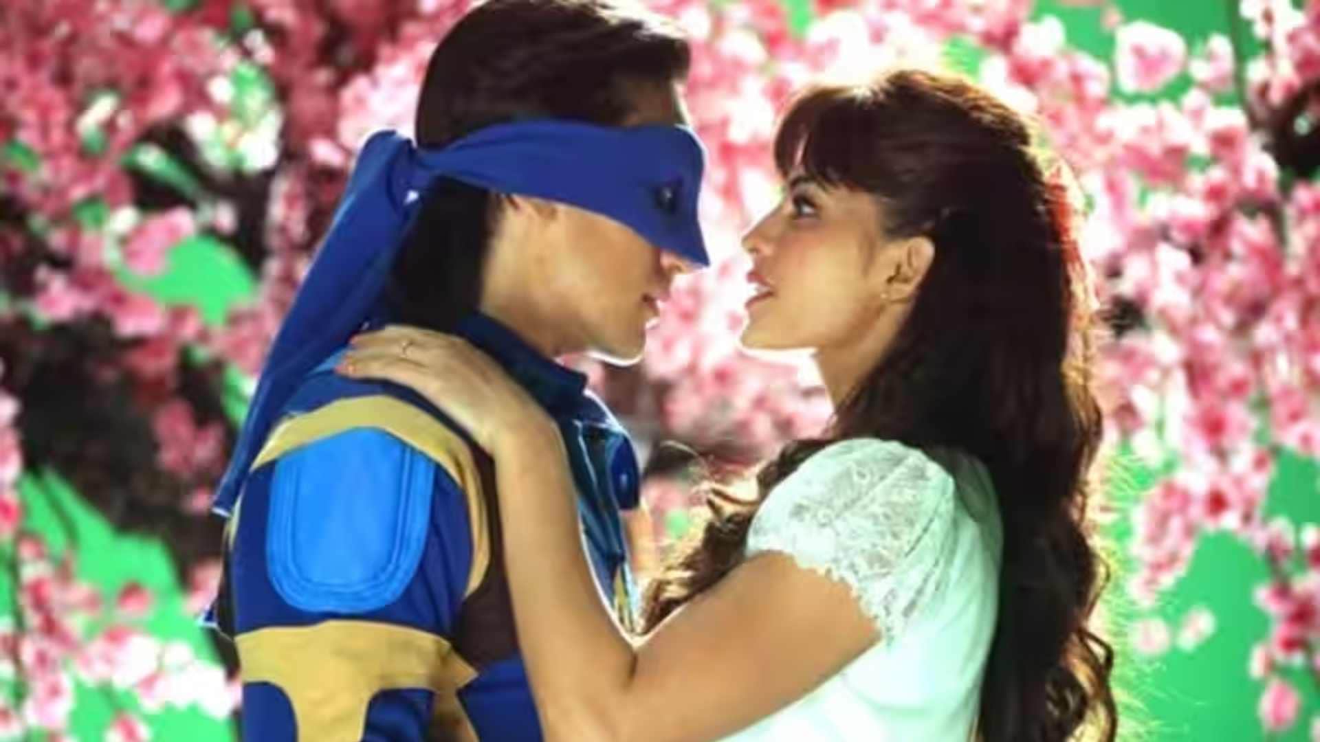 Bollywood Stars Who Uncontrolled While Giving Kissing Scene Ranveer Deepika Vinod Khanna Dimple Kapadia