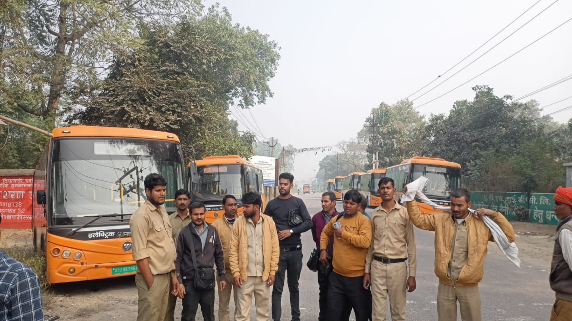 Engineering student attacks bus conductor with chapapad, condition critical due to neck injury