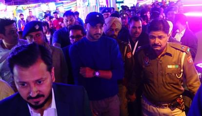 Harbhajan Singh: देहरादून पहुंचे भज्जी का जोरदार स्वागत, बस इस सवाल पर उखड़े अंदाज में बोले...नो कमेंट Harbhajan Singh reached Dehradun said no comment on World Cup defeat Sports cricket news
