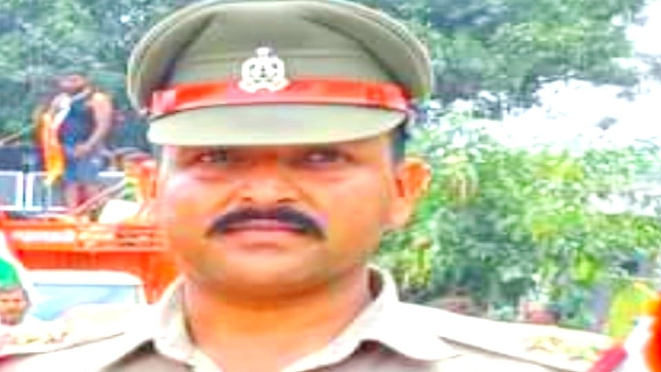 secret of Inspector Varun Singh suicide is hidden in his mobile