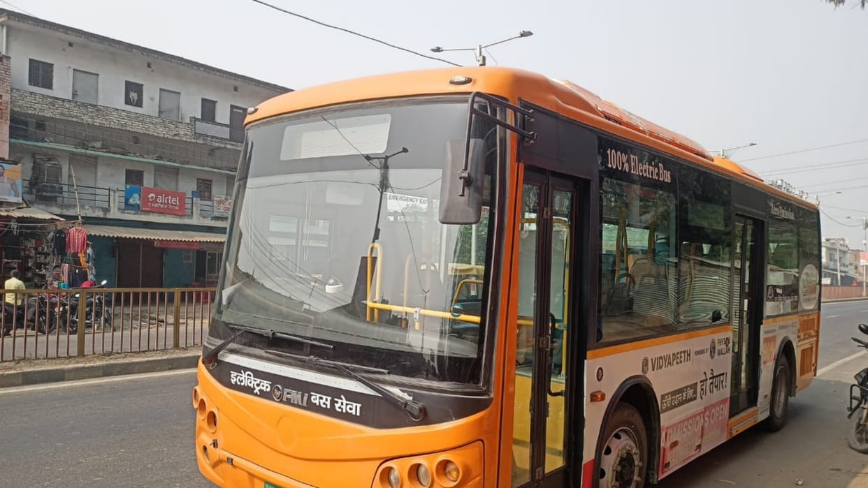 Engineering student attacks bus conductor with chapapad, condition critical due to neck injury