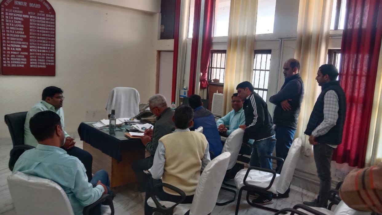 Narnaul: CM Flying conducted inspection in Excise Department, 21 officers and employees found absent