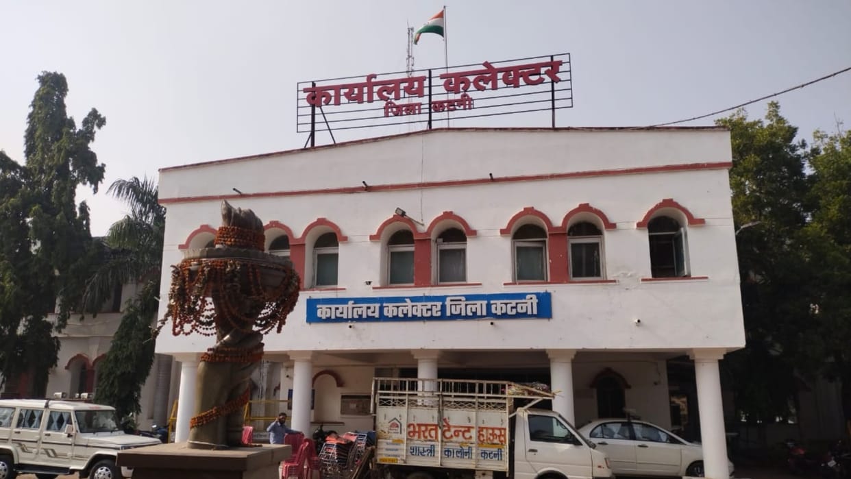 MP Election: Treasury officer suspended for negligence in election work Jabalpur Divisional Commissioner issue