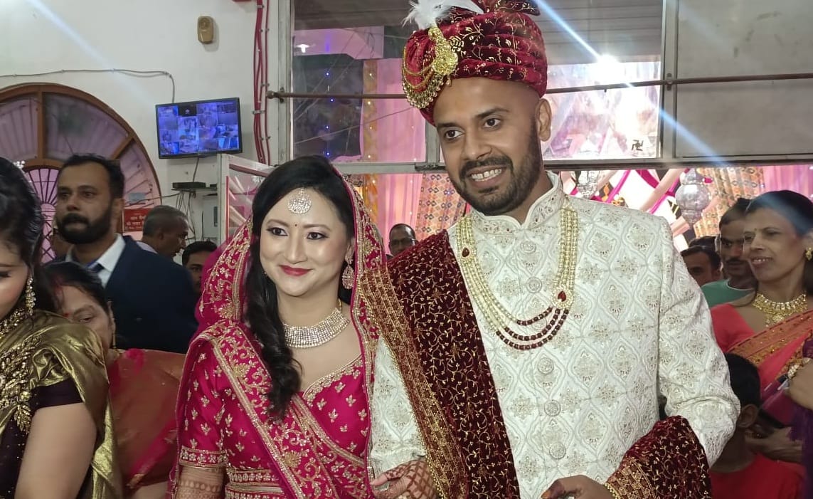 American girl became the daughter in law of Hamirpur, wore a garland and swore to live and die together