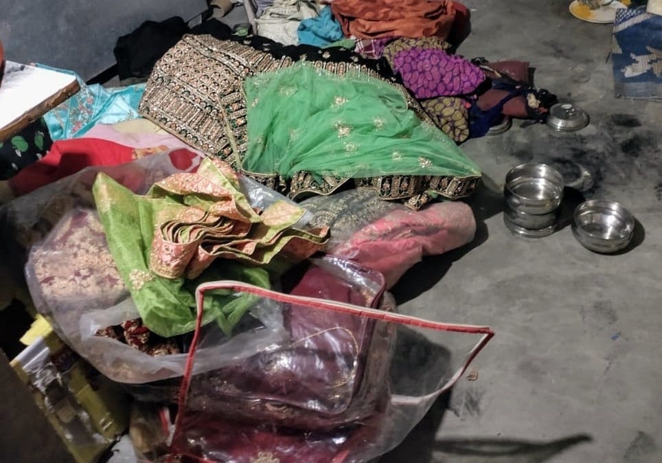 thieves took away jewelery and cash from the deserted house in Orai, shocked after seeing the door lock broken