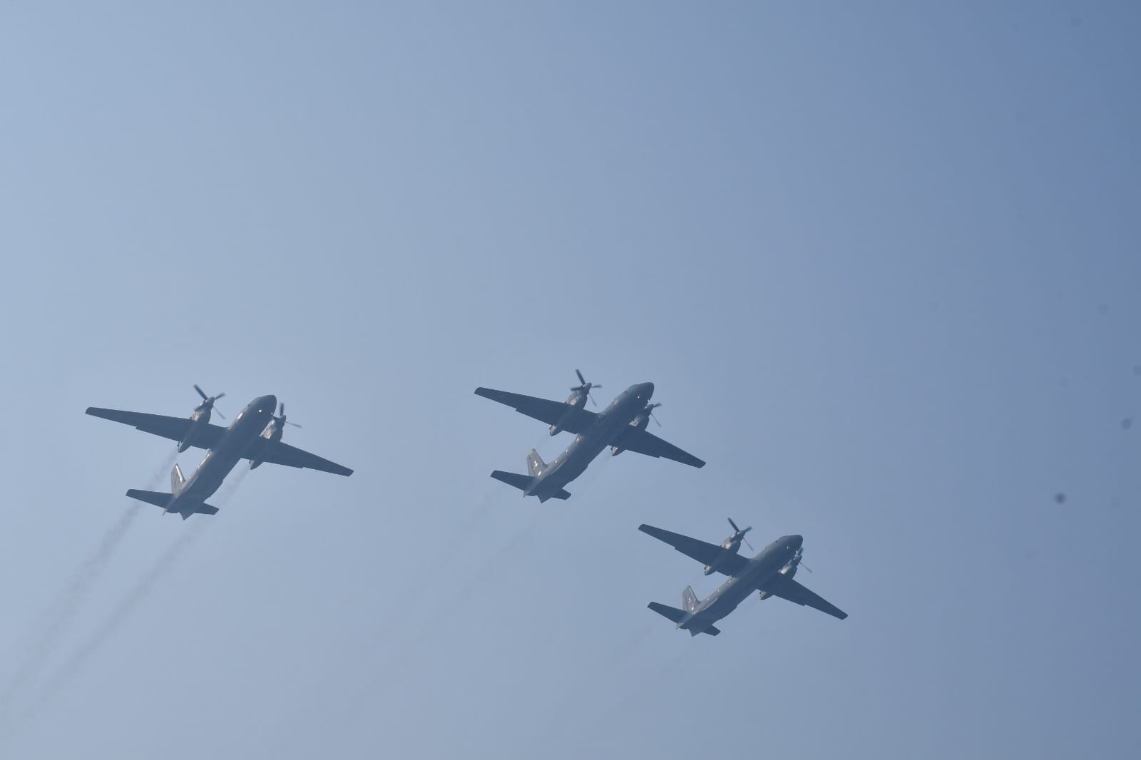 Kanpur Airshow, Warriors showed tricks with a four kg rifle, jumped with the tricolor from a height of 9000 fe