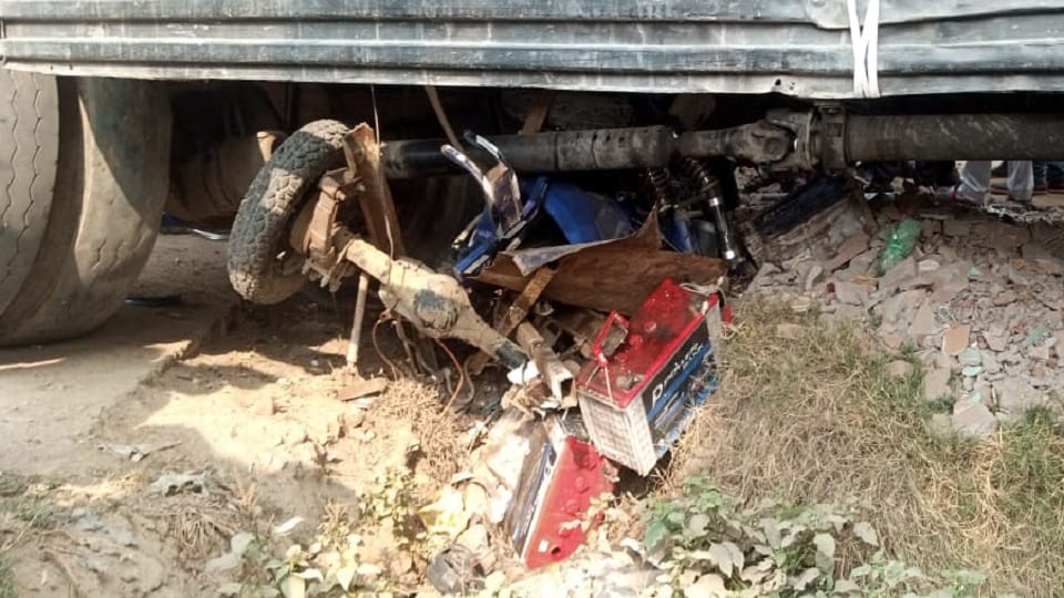 Speeding container collides with Max, auto and e rickshaw