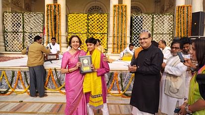 MP Hema Malini's grandson Dev sang Meerabai Bhajan said Braj Raj Utsav will be held every year