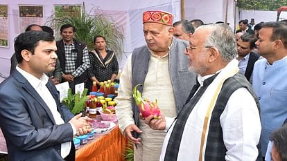 Bareilly: कृषि मंत्री के सामने घिरे अफसर, किसान बोले- बिजली बिल माफ, फिर भी काटे जा रहे नलकूपों के कनेक्शन Farmers allegation electricity bill waived yet connections to tube wells are being disconnected