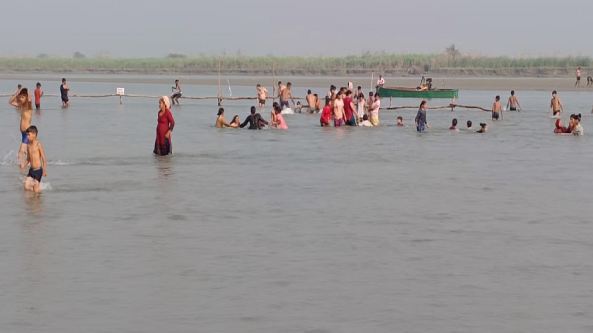 Meerut: A metropolis of tents has settled in Makhdoompur Ganga Fair and many lakhs of devotees will reach