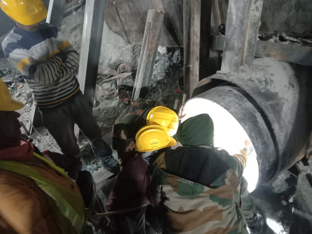 Uttarkashi Tunnel Rescue in Silkyara smell of smoke rising from gas cutter reached to workers