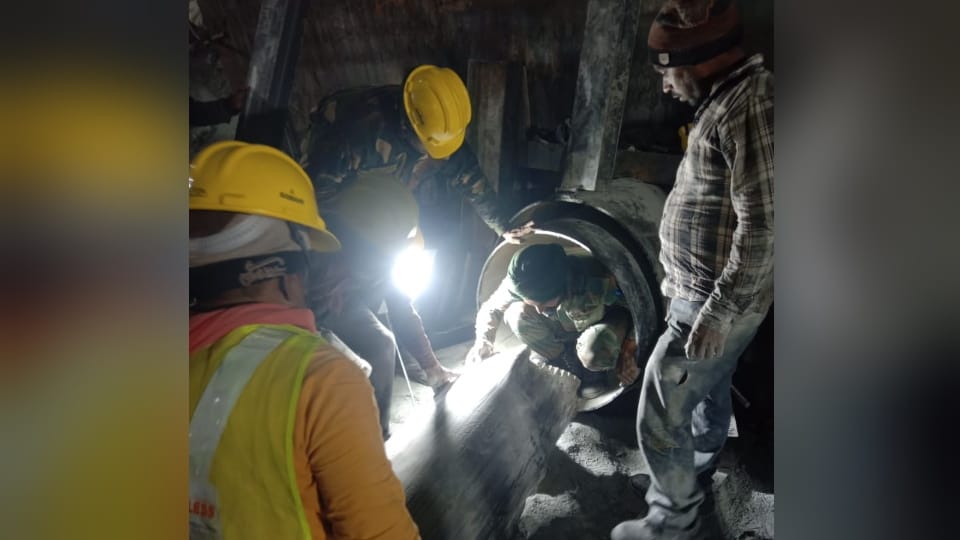 Uttarkashi Tunnel Rescue in Silkyara smell of smoke rising from gas cutter reached to workers