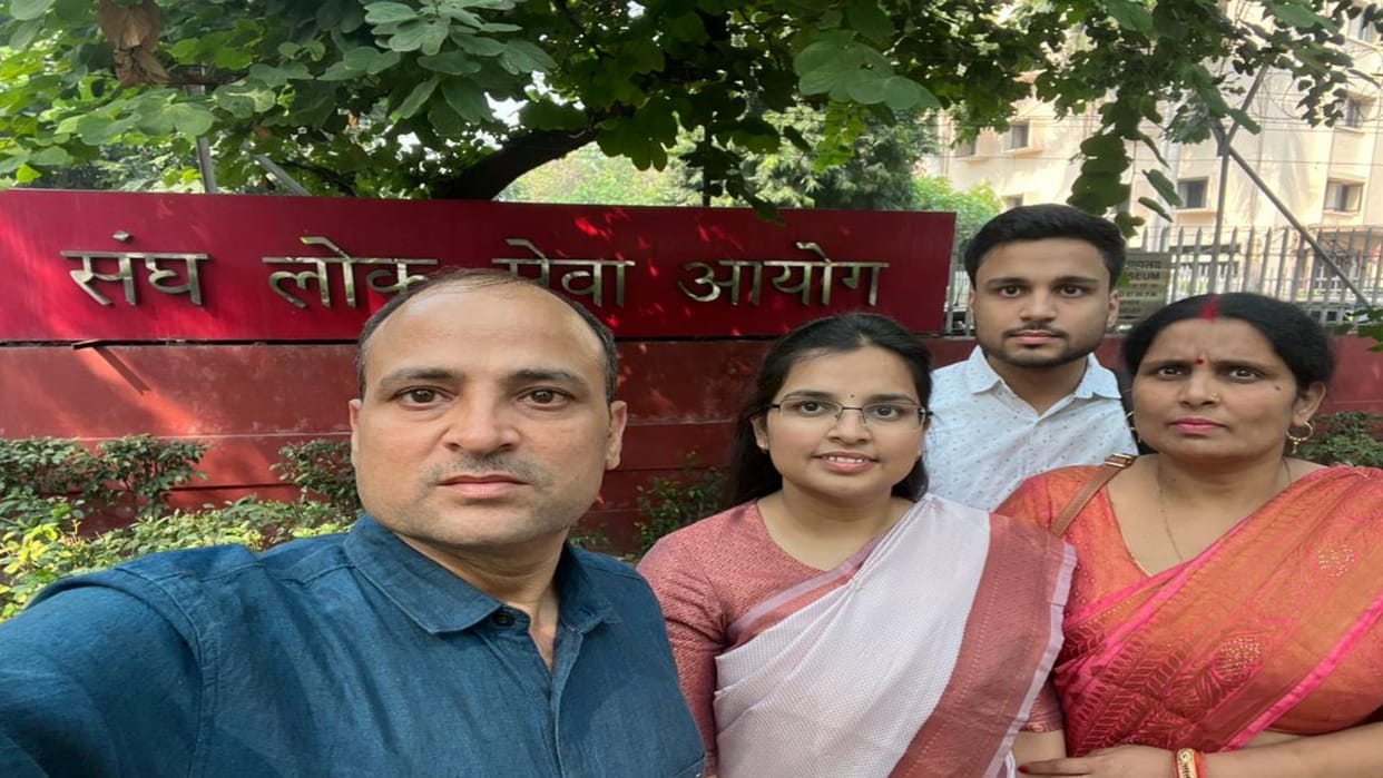 Palak Mishra increased the prestige of Holagarh by becoming an IAS officer, people congratulated