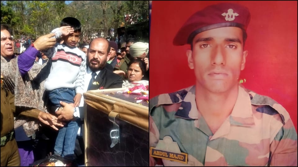 poonch: Wreath laying ceremony of fallen soldier Abdul Majid in rajouri encounter held at its hometown