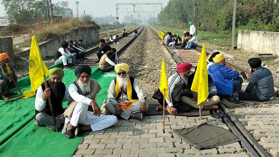 Farmers lifted block from rail track in Jalandhar, highway stll blocked