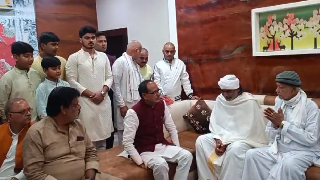 MP News: CM Shivraj reached Maihar, asked for mother Sharda's prosperity of the country and state