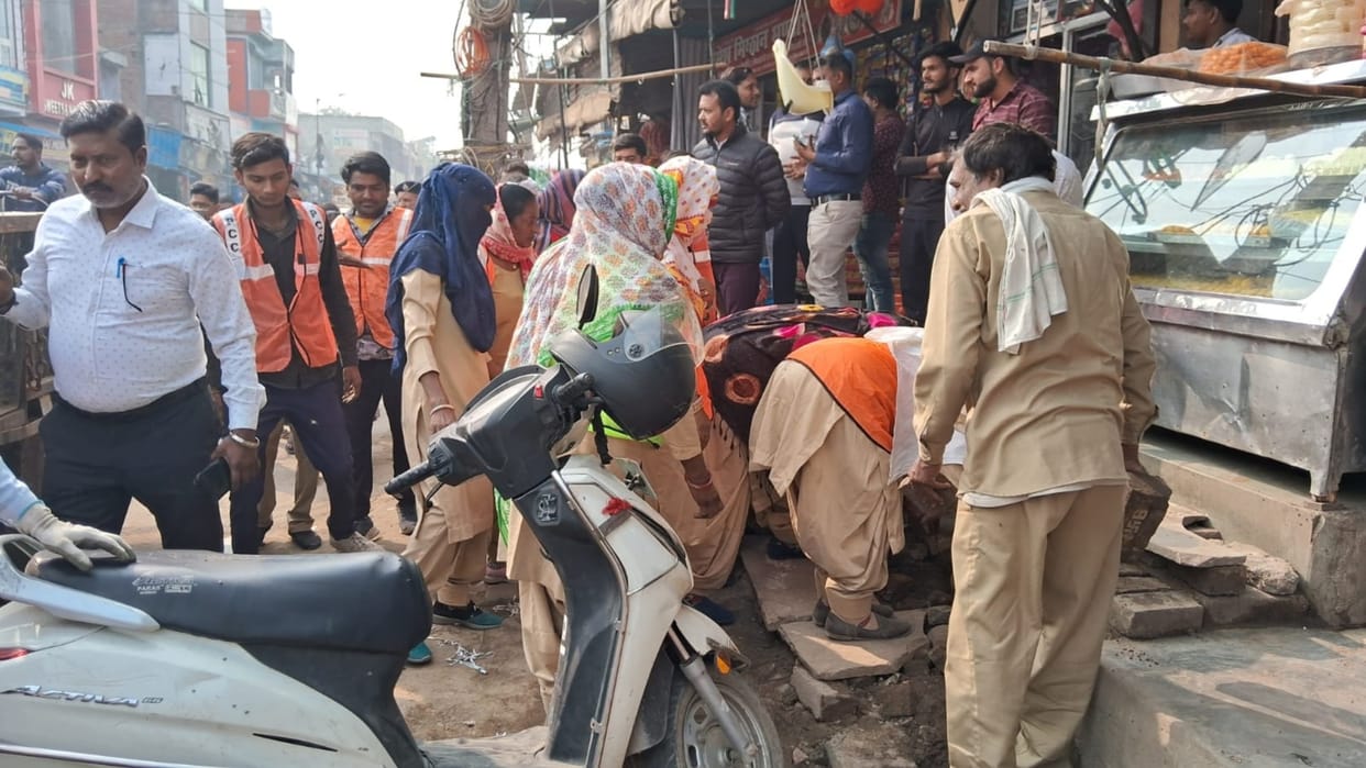 Sonipat: Encroachment removed in the city, fine notices issued to 40 shopkeepers