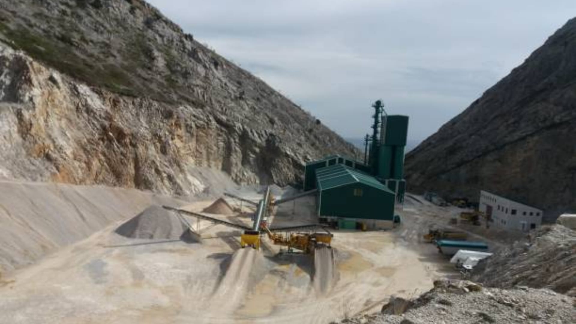 zimbabwean women miners only women get jobs in this aquamarine mining sector in zimbabwe