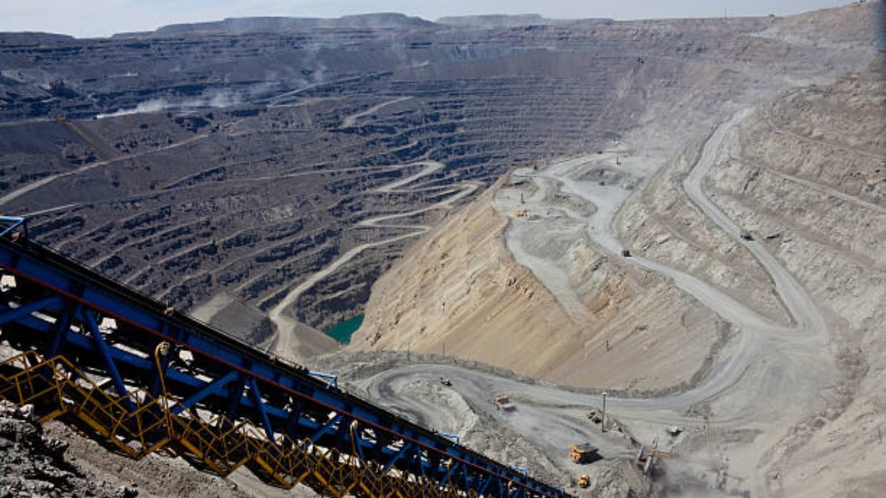 zimbabwean women miners only women get jobs in this aquamarine mining sector in zimbabwe