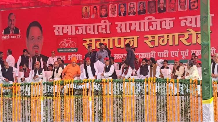 Akhilesh Yadav reached in Bijnor and will address a public meeting