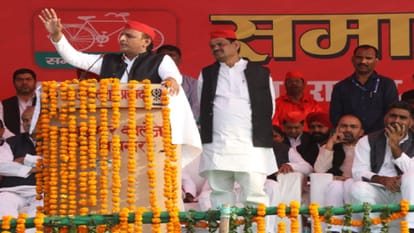 Bijnor: Akhilesh Yadav said that Chief Minister Yogi lies in English and read 10 big things from speech