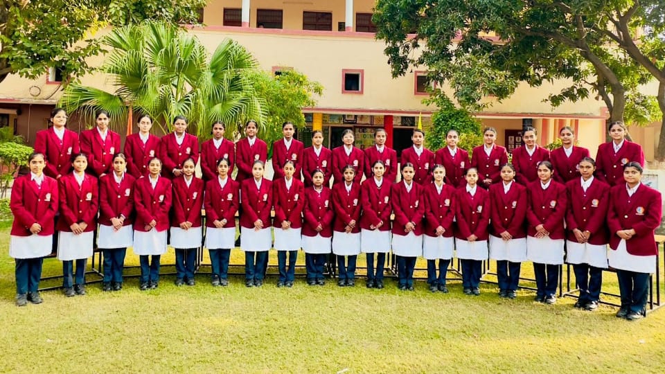 Students received new dress prepared by Punjab Government for School of Eminence