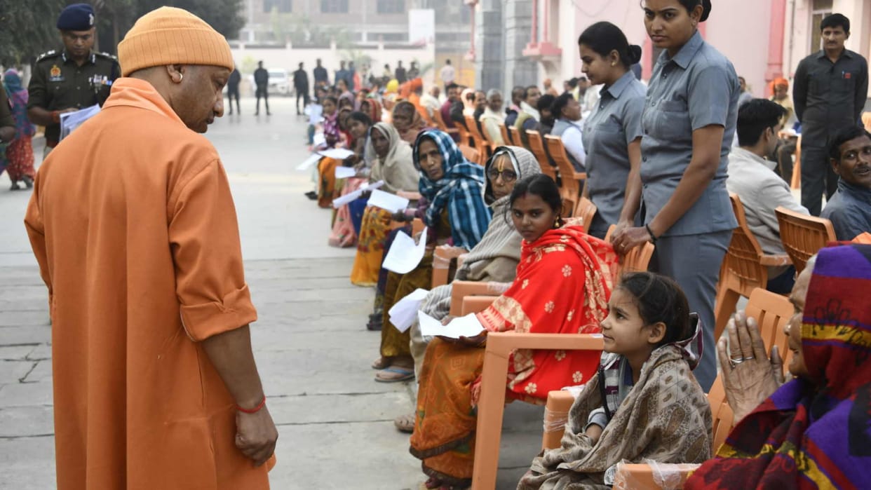 CM Yogi listened to the problems of 300 people in Janata Darshan