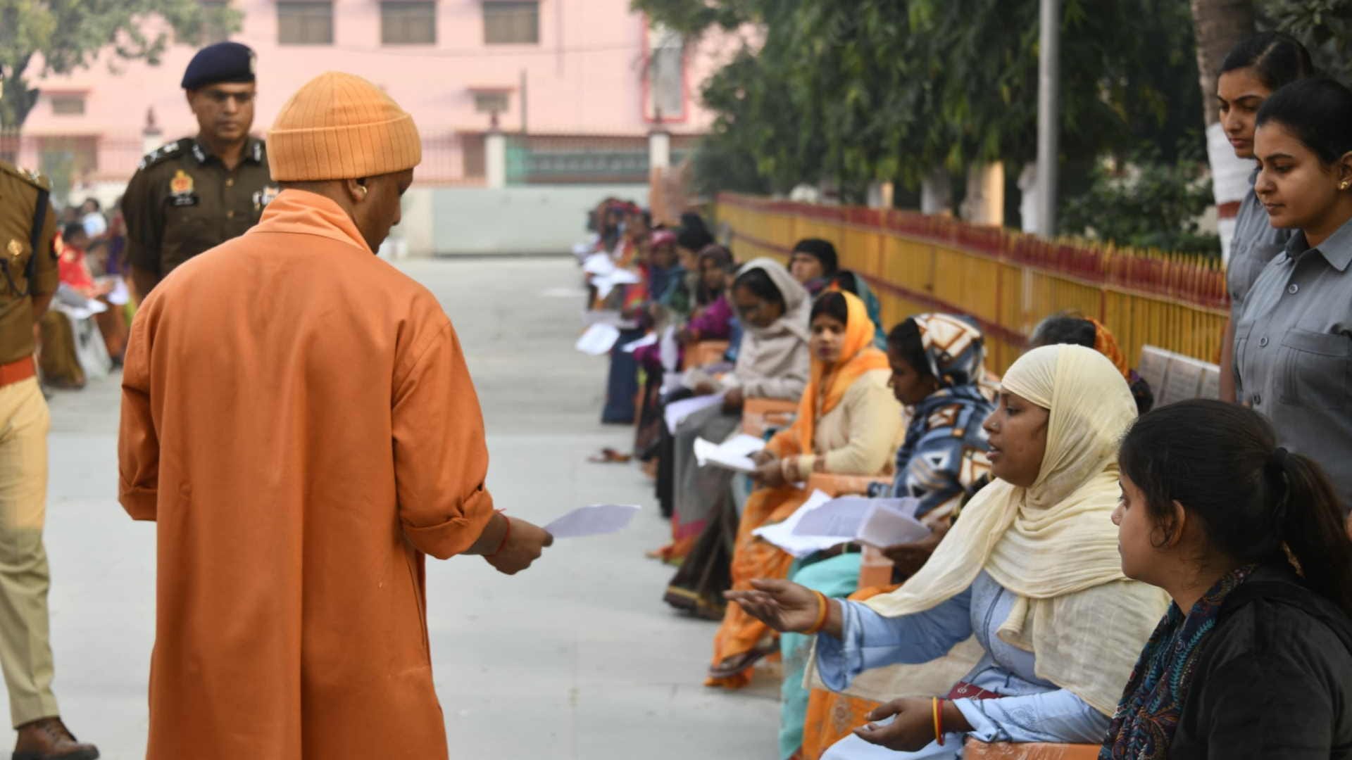 CM Yogi listened to the problems of 300 people in Janata Darshan