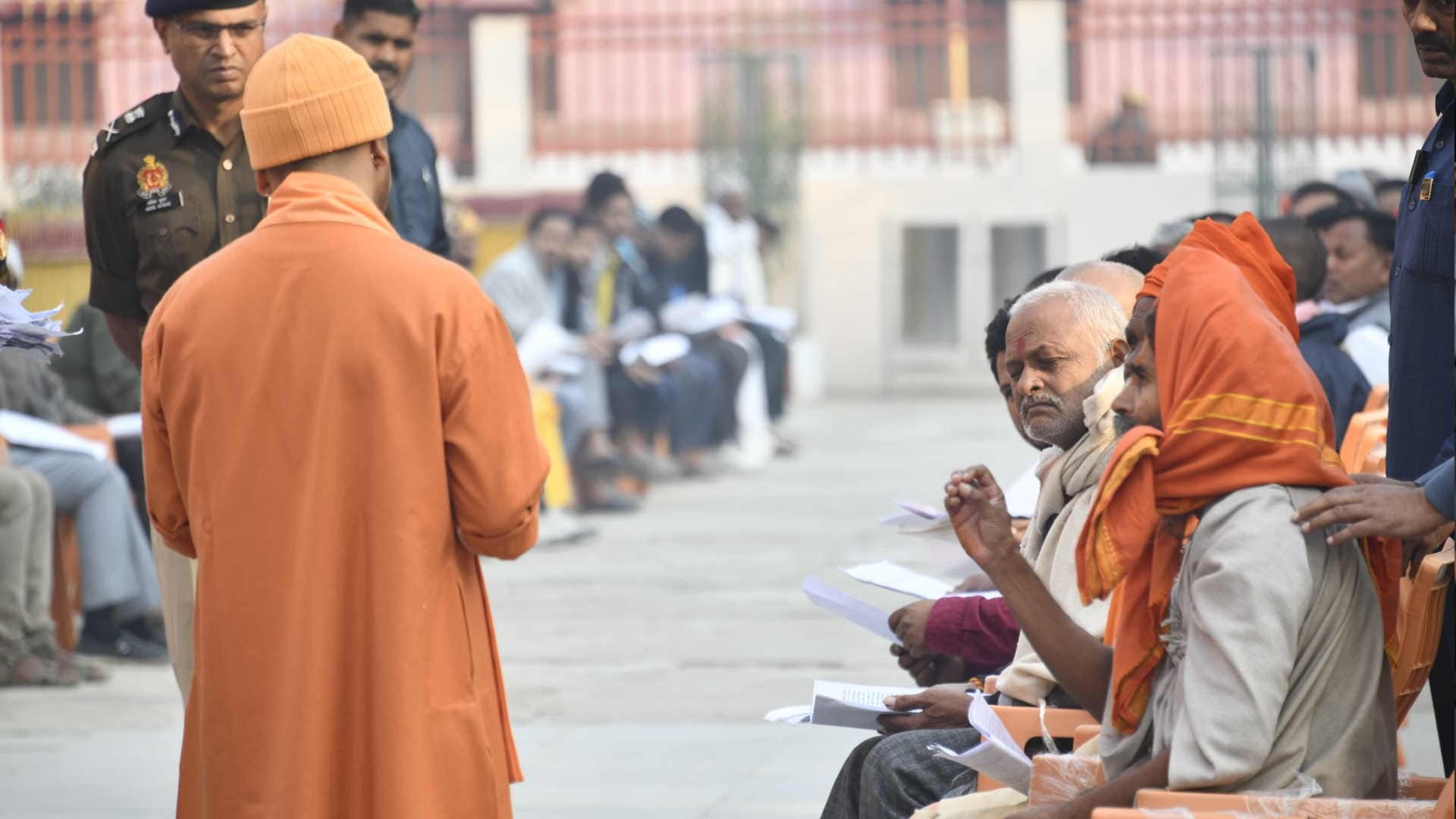 CM Yogi listened to the problems of 300 people in Janata Darshan