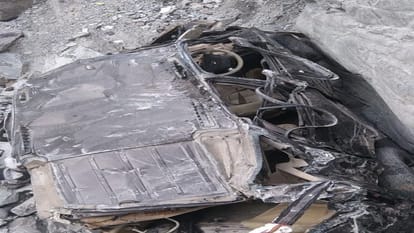 Nainital Accident: 500 मीटर गहरी खाई में गिरी कार, पांच लोगों की मौत, रेस्क्यू अभियान जारी Nainital car accident news: Car fell into ditch five people dead uttarakhand road accident