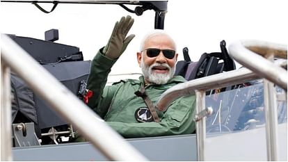 PM Modi On Tejas: प्रधानमंत्री मोदी ने तेजस लड़ाकू विमान में भरी उड़ान; HAL की फैसिलिटी का दौरा भी किया PM Narendra Modi takes sortie on Tejas aircraft in Bengaluru, Karnataka